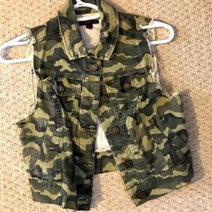 Army print vest